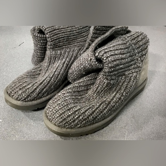 LikeNew Ugg Classic Cardy Gray SweaterKnit KneeHigh Button-Up Foldover Boots Sz6 - Picture 2 of 8